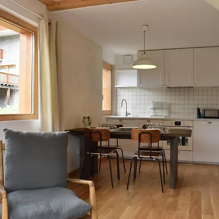 4 Pieces Pour 6 Pers, Parking Et Balcon A Meribel - Fr-1-180-652